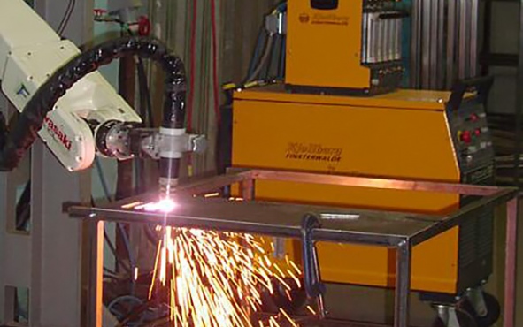 Universalaus plazminio pjovimo robotas